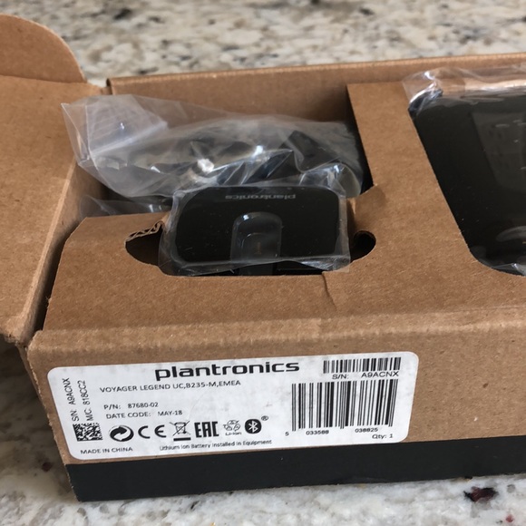 Head set to take calls - Picture 2 of 3